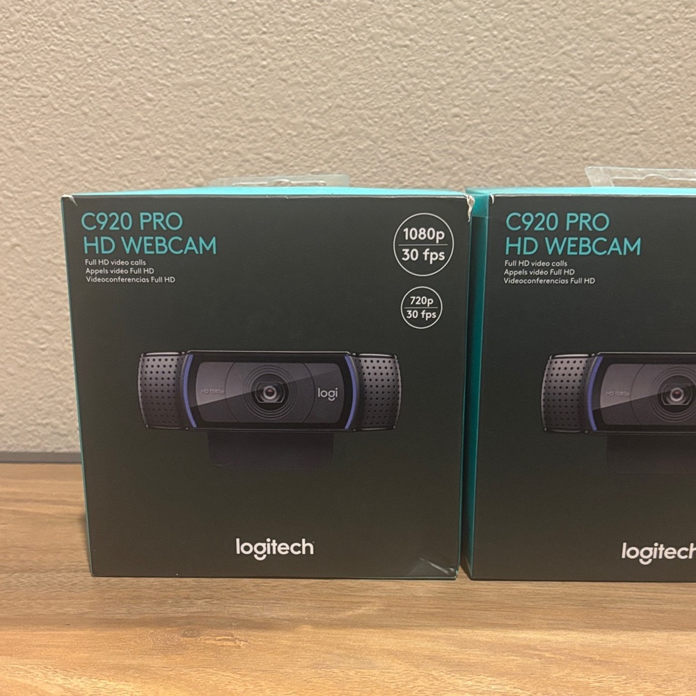 Logitech C920 Pro HD Webcam - Black with Teal Trim